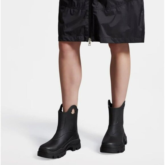 Moncler Women's Misty Black Round Toe Embossed Logo Rain Boots Size 41 MSRP $555 - Picture 2 of 12